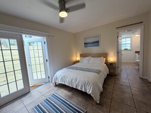 Room - "Oasis" Historic Beachside Cottage 3/2 – Steps to Sand! (Indian Rocks Beach)