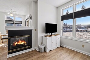 Interior - Marina Studio- King Bed, No Steps (Manistee)