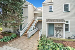 Exterior - Marina Studio- King Bed, No Steps (Manistee)