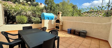 屋外ダイニングエリア