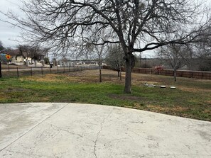 Property grounds - Spacious 5-bedroom Grand Estate in beautiful New Braunfels (New Braunfels)