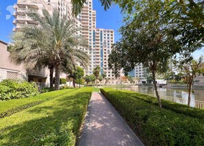 Property grounds - Vibrant 2 Bed l The Greens l Family Retreat (The Greens)