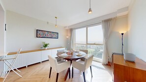 Dining - Vibrant 2 Bed l The Greens l Family Retreat (The Greens)