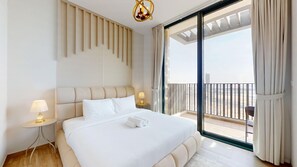 1 bedroom, iron/ironing board, WiFi, bed sheets - Luxe 1 Bed l City Views l near Circle Mall (Jumeirah Village Circle)