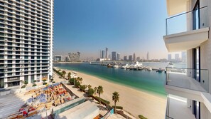 Property grounds - Modern 1 Bed l Private Beach l Pool, Gym Access (Emaar Beachfront)
