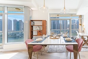 Dining - Vibrant 2 Bed l City Skyline Views l Marina Walk (Dubai Marina)