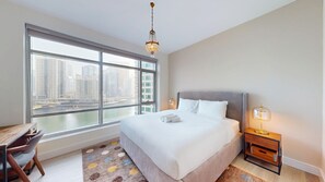 2 bedrooms, iron/ironing board, WiFi, bed sheets - Vibrant 2 Bed l City Skyline Views l Marina Walk (Dubai Marina)