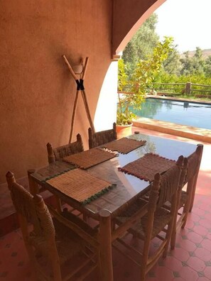 Outdoor dining - Ouberge loassis house (Ourika)