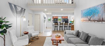 Fairway Loft- 2 BR/2BA Condo Minutes from Beaches, Ski Hills, & TC Horse Shows