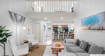 Fairway Loft- 2 BR/2BA Condo Minutes from Beaches, Ski Hills, & TC Horse Shows