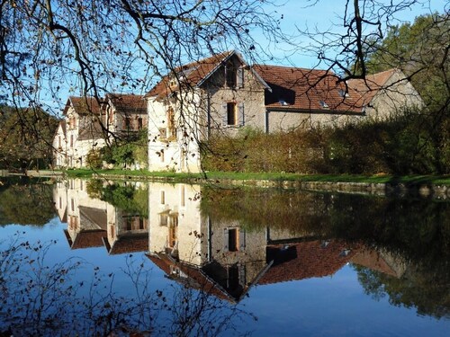 Ideal for vacations with family or friends! Beautiful, spacious gîte on the water's edge!
