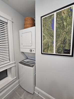 Interior - Modern Tiny House w/ Heated Pool in Kitty Hawk (Kitty Hawk)