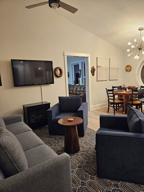 Living area - Modern Tiny House w/ Heated Pool in Kitty Hawk (Kitty Hawk)