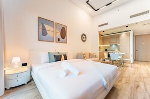 1 bedroom, iron/ironing board, Internet, bed sheets - Modern Studio in Oakley Square JVC with Pool, Gym & Cinema (Dubai)