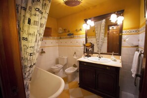 Bathroom - Vrbo Property (Centro)
