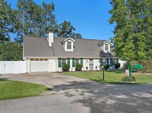 Exterior - Coastal Retreat w/ Private Pool Near Beach (Murrells Inlet)