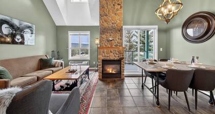 The Radium Experience | Top Floor | Mountain views | Pool | Hot Tub | Fireplace