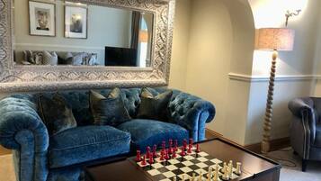 Superior Cottage, Partial Lake View | Living area