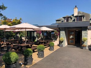 Outdoor dining - Mary Mount Hotel (Keswick)