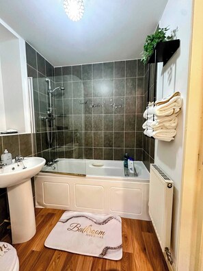 Appartement, 2 chambres | Salle de bain