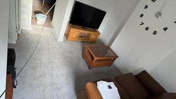 House, 2 Bedrooms, Patio | Living area