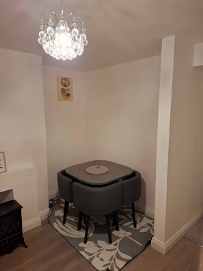 Casa, 2 habitaciones, patio | Interior