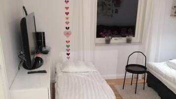 4 bedrooms, desk, iron/ironing board, free WiFi