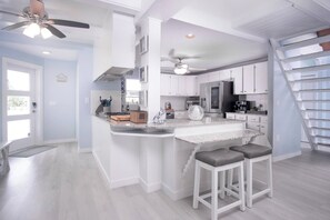 Cookware/dishes/utensils - Beach Haven 4bed/2bath open water single family (Ramrod)