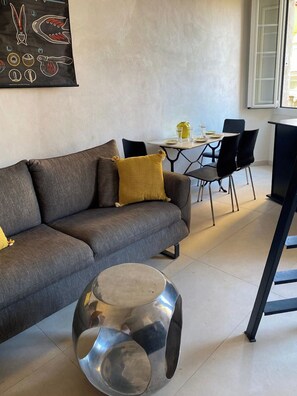 Living area - Chic Ferrié Riviera apartment (Menton)