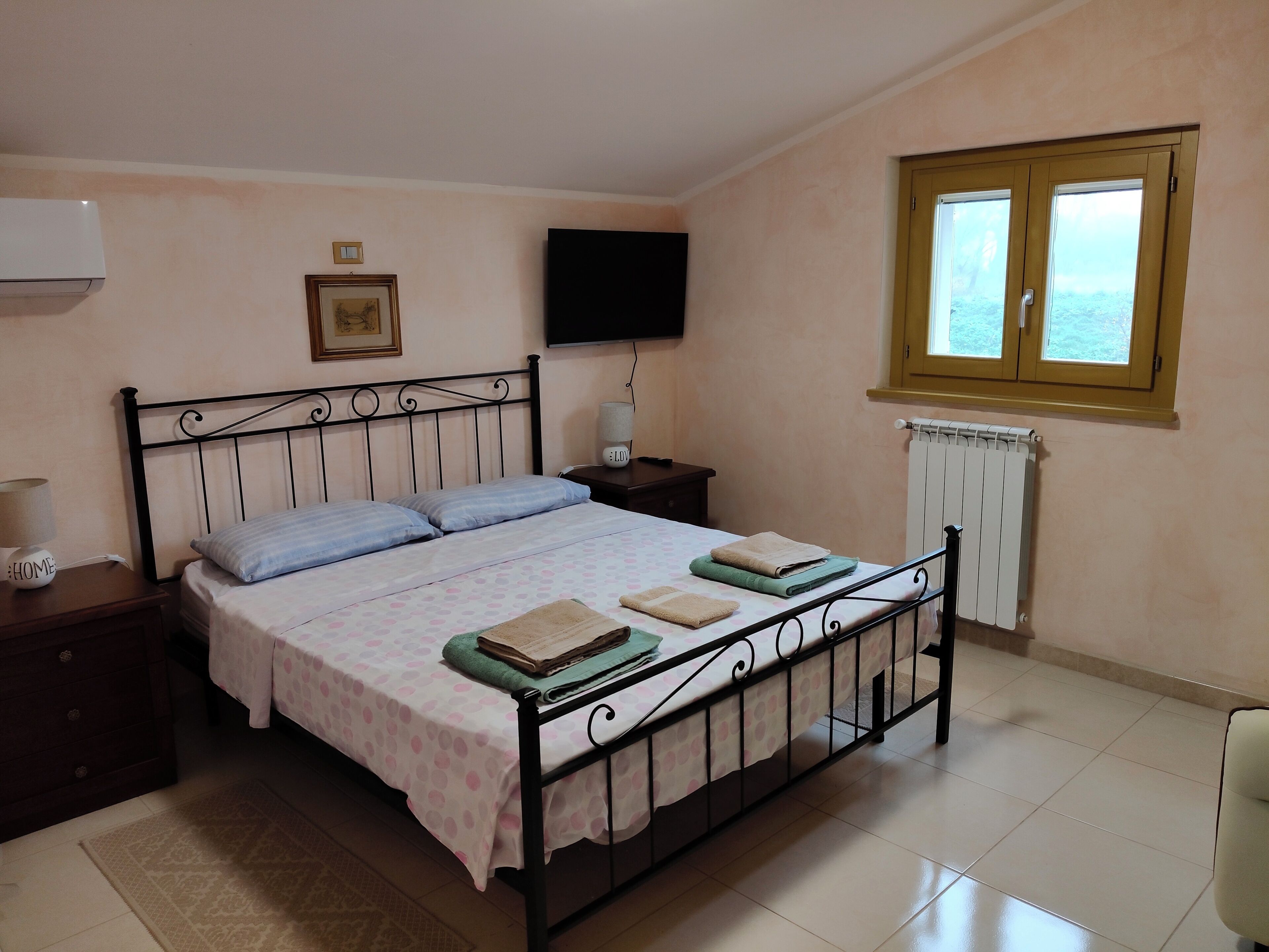 Comfort Apartment, Patio, Hill View