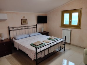 Comfort-Apartment, Terrasse, Hügelblick