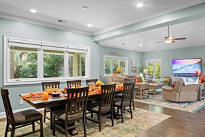 Dining - 5BR Steps to Beach | Private Pool, Spa & Game Room (Hilton Head Island)
