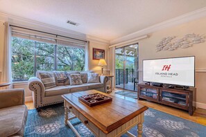 TV - 2BR Parkside Villa - Walk to Coligny (Hilton Head Island)