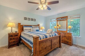 2 bedrooms, iron/ironing board, WiFi, bed sheets - 2BR Parkside Villa - Walk to Coligny (Hilton Head Island)