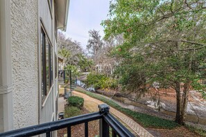 Property grounds - 2BR Parkside Villa - Walk to Coligny (Hilton Head Island)
