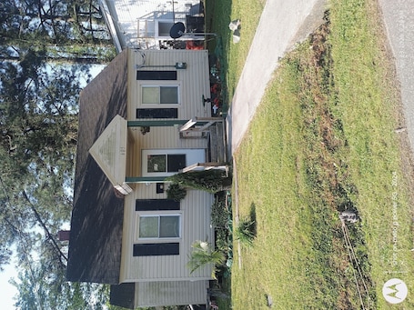 A two-story building with a flat roof, a satellite dish, and a small porch area.. bedroom house in charming E
City perfect for relaxing