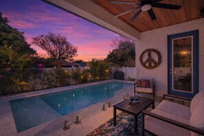 Outdoor pool, a heated pool - Luxury Escape - Modern - Heart Of Tampa (Tampa)