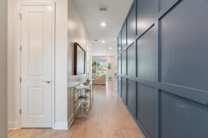 Interior - Luxury Escape - Modern - Heart Of Tampa (Tampa)
