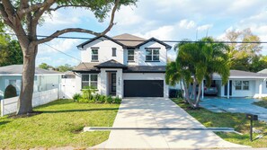 Exterior - Luxury Escape - Modern - Heart Of Tampa (Tampa)