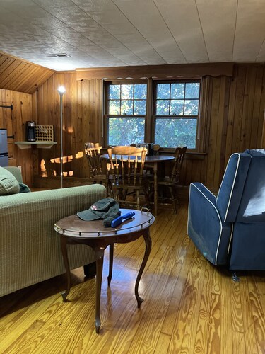 2-bedroom Efficiency studio in peaceful Elizabeth City with AC