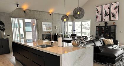 Luxury lake-side Villa split into two apartments, upper apartment for rent