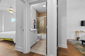 2 bedrooms, iron/ironing board, free WiFi, bed sheets - 1mi to Broadway! Cocktails & Dreams East Nashville (Nashville)