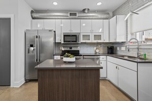 Modern full kitchen with island, stainless appliances, and ample storage. - 1mi to Broadway! Cocktails & Dreams East Nashville (Nashville)