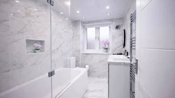 House, 3 Bedrooms | Bathroom