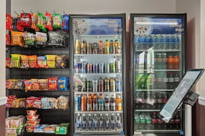 Gift shop - Prime Downtown Seattle Location- Historic Hotel- perfect for summer in the city (Seattle)