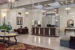 Lobby - Prime Downtown Seattle Location- Historic Hotel- perfect for summer in the city (Seattle)