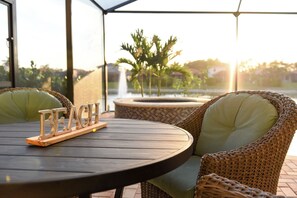 Outdoor dining - Welcome to your slice of paradise in beautiful Naples Florida (Naples)