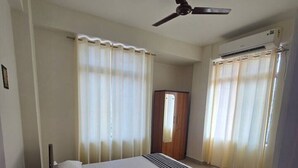 3 室のベッドルーム、WiFi、ベッドシーツ