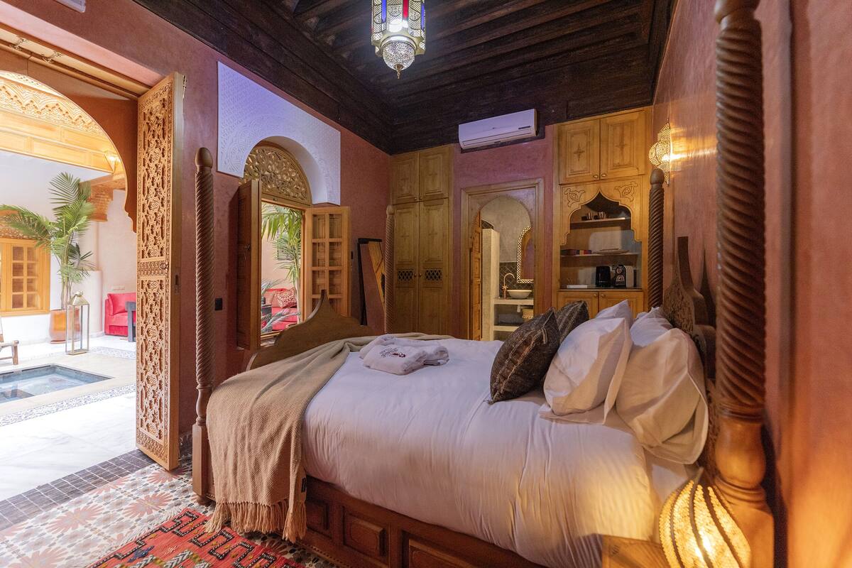 Phòng Suite tiện nghi đơn giản, sân hiên