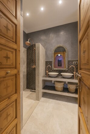 Comfort Suite, Patio | Bathroom - Riad Jnane Zephyr (Marrakech)